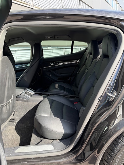 Porsche Panamera 4 13 of 30