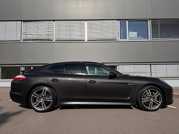 Porsche Panamera 4 3 of 30