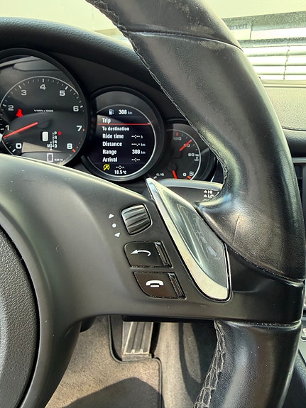 Porsche Panamera 4 24 of 30