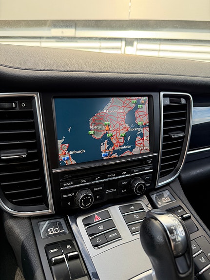Porsche Panamera 4 18 of 30