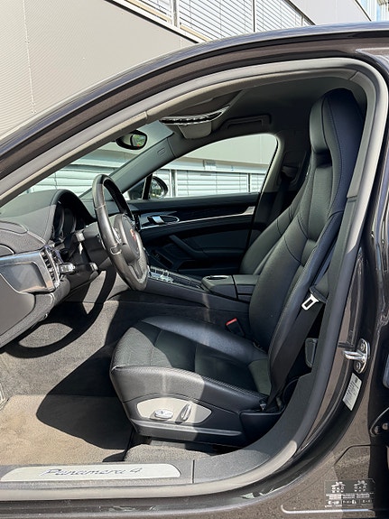 Porsche Panamera 4 11 of 30