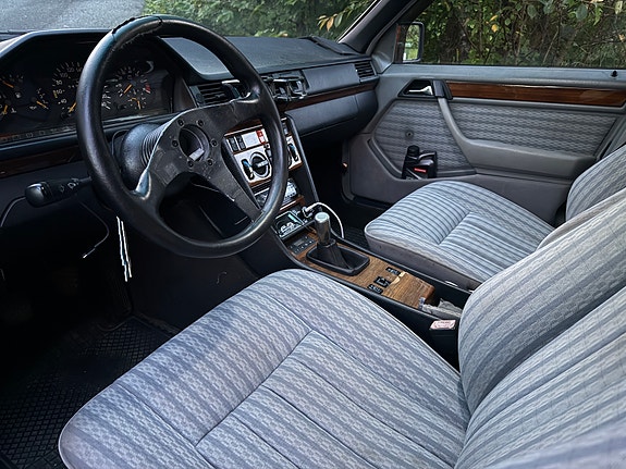 Mercedes-Benz 300 E 7 of 8