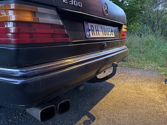 Mercedes-Benz 300 E 6 of 8
