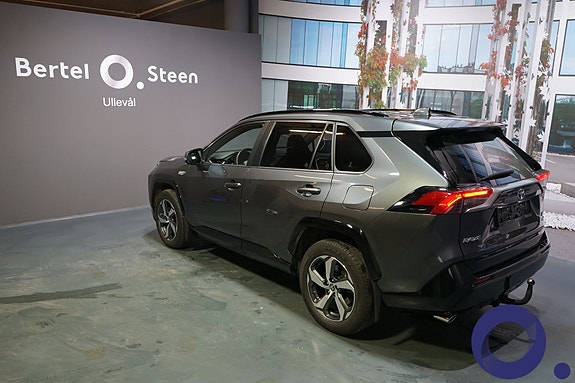 Toyota RAV4 Plug-in Hybrid 7 of 13