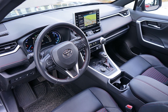 Toyota RAV4 Plug-in Hybrid 10 of 13