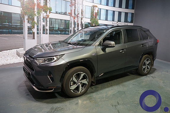 Toyota RAV4 Plug-in Hybrid 2 of 13
