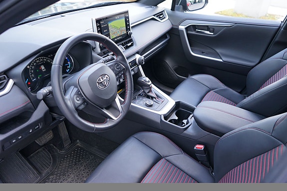 Toyota RAV4 Plug-in Hybrid 11 of 13