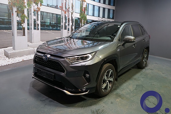 Toyota RAV4 Plug-in Hybrid 4 of 13