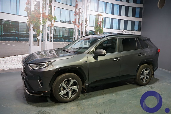 Toyota RAV4 Plug-in Hybrid 3 of 13