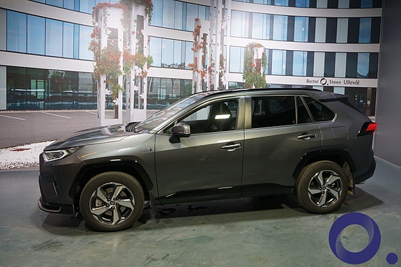 Toyota RAV4 Plug-in Hybrid 5 of 13