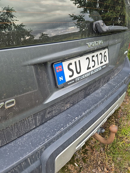 Volvo XC70 2 of 7
