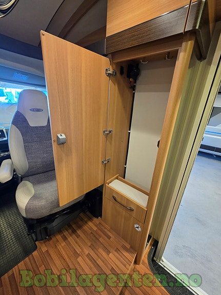 LMC V646G Breezer | Lav km / Kompakt og Romslig / Langsgående senger / Solcelle / Ryggekamera / Lettmetallfelger +++ 20 of 30