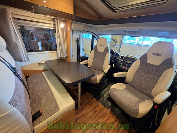 LMC V646G Breezer | Lav km / Kompakt og Romslig / Langsgående senger / Solcelle / Ryggekamera / Lettmetallfelger +++ 17 of 30
