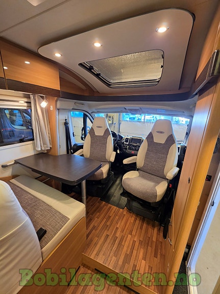 LMC V646G Breezer | Lav km / Kompakt og Romslig / Langsgående senger / Solcelle / Ryggekamera / Lettmetallfelger +++ 16 of 30