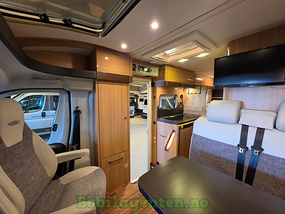LMC V646G Breezer | Lav km / Kompakt og Romslig / Langsgående senger / Solcelle / Ryggekamera / Lettmetallfelger +++ 25 of 30