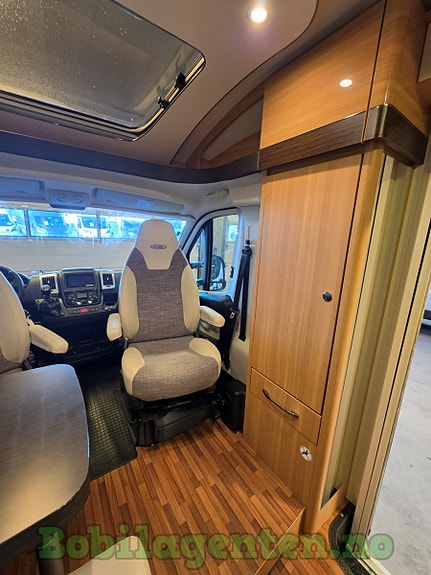 LMC V646G Breezer | Lav km / Kompakt og Romslig / Langsgående senger / Solcelle / Ryggekamera / Lettmetallfelger +++ 19 of 30
