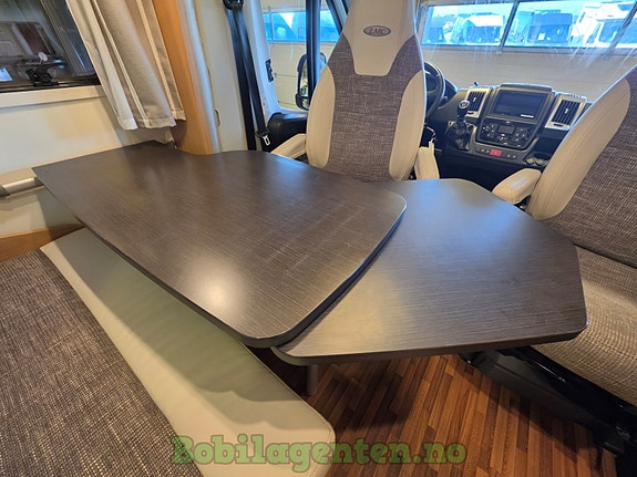 LMC V646G Breezer | Lav km / Kompakt og Romslig / Langsgående senger / Solcelle / Ryggekamera / Lettmetallfelger +++ 18 of 30