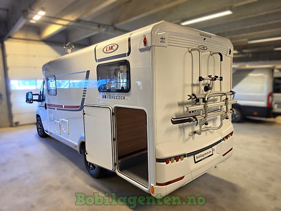 LMC V646G Breezer | Lav km / Kompakt og Romslig / Langsgående senger / Solcelle / Ryggekamera / Lettmetallfelger +++ 4 of 30