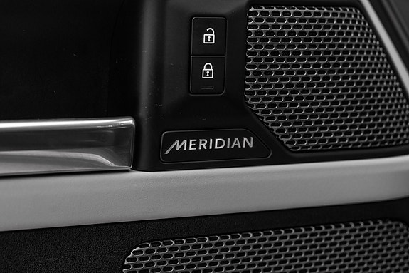Land Rover Defender 110 20 of 30