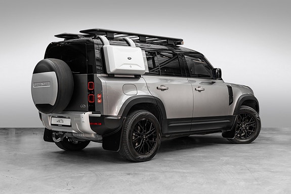 Land Rover Defender 110 8 of 30