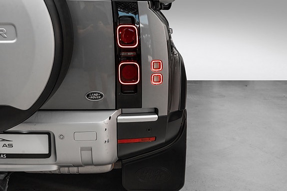 Land Rover Defender 110 7 of 30