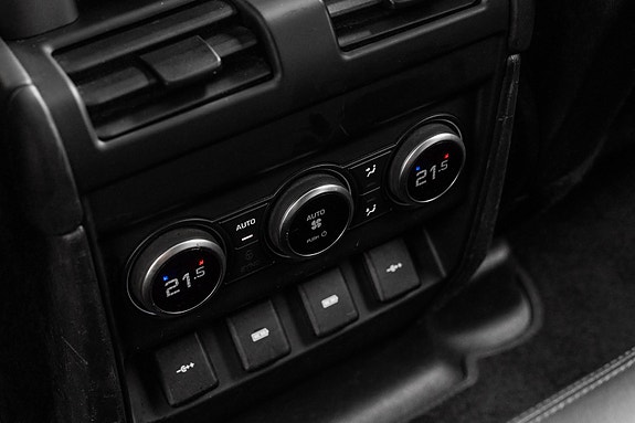 Land Rover Defender 110 22 of 30