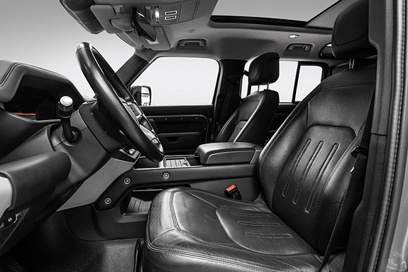 Land Rover Defender 110 15 of 30