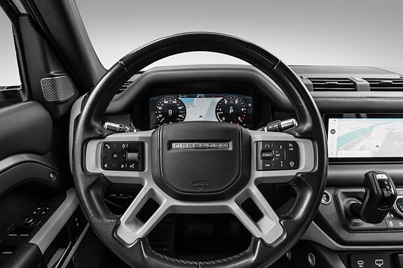 Land Rover Defender 110 24 of 30