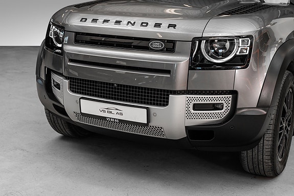 Land Rover Defender 110 2 of 30