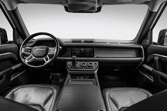 Land Rover Defender 110 23 of 30