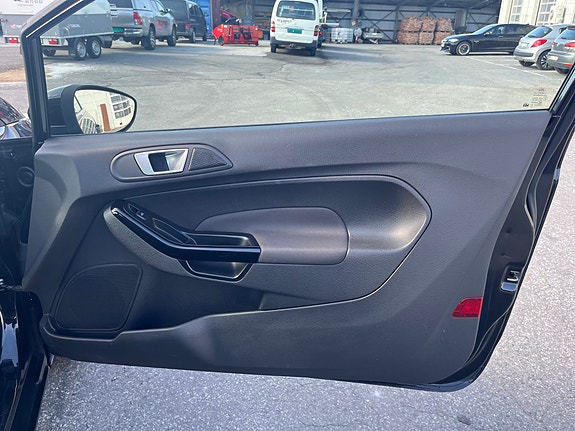 Ford Fiesta 21 of 25