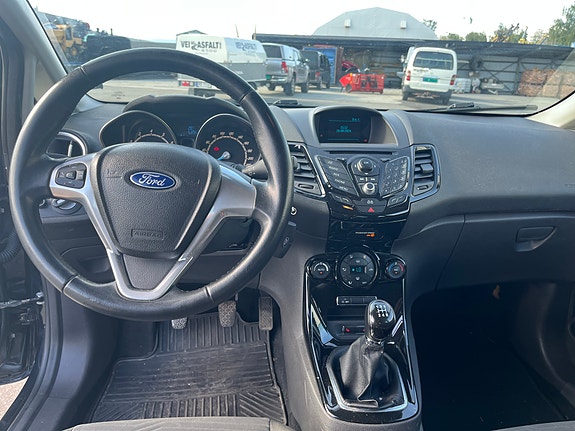 Ford Fiesta 17 of 25
