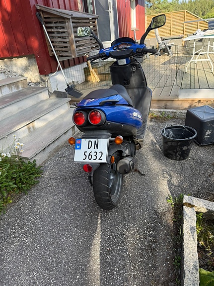 Aprilia SR 50 4 of 5