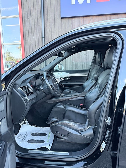 Volvo XC90 19 of 30
