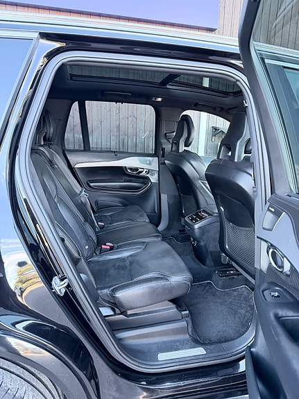 Volvo XC90 28 of 30