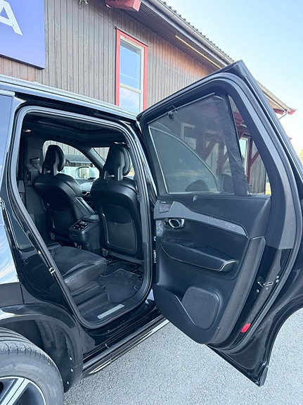 Volvo XC90 30 of 30
