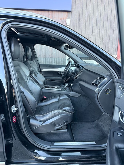 Volvo XC90 24 of 30