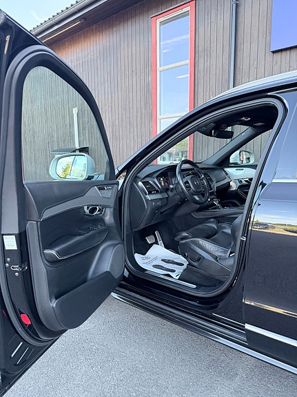 Volvo XC90 18 of 30