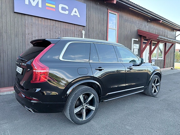 Volvo XC90 11 of 30