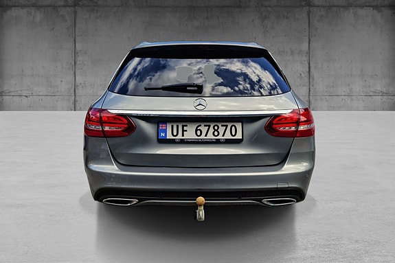 Mercedes-Benz C250 5 of 8