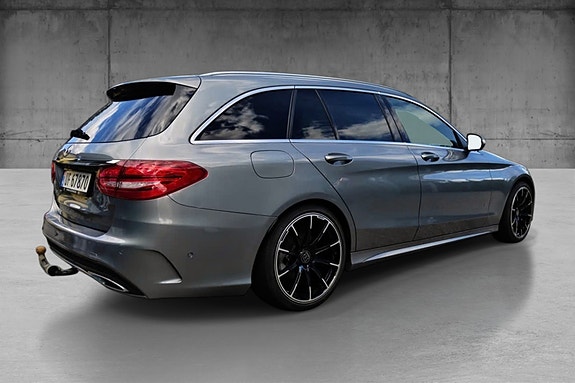 Mercedes-Benz C250 4 of 8