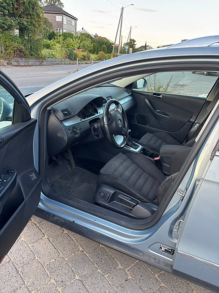 Volkswagen Passat 3 of 8