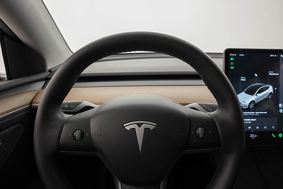 Tesla Model Y 13 of 25