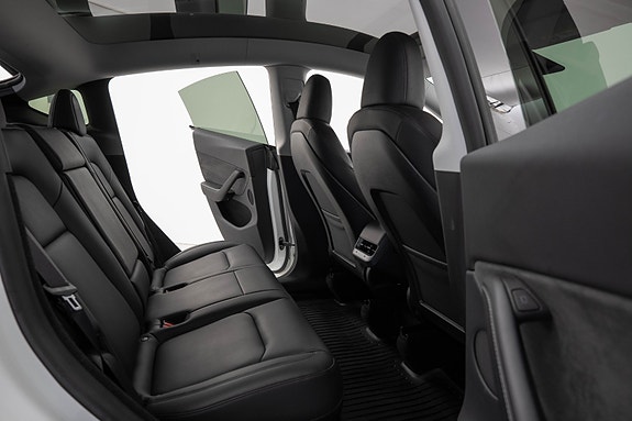 Tesla Model Y 20 of 25