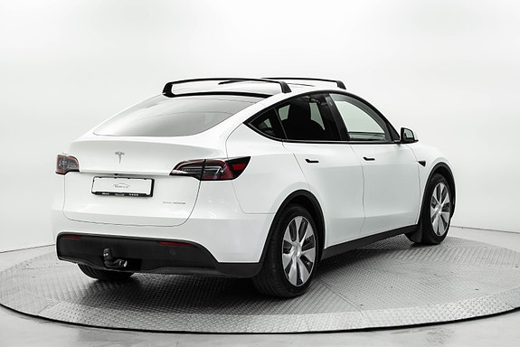 Tesla Model Y 5 of 25