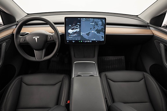 Tesla Model Y 12 of 25