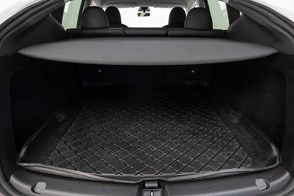 Tesla Model Y 21 of 25