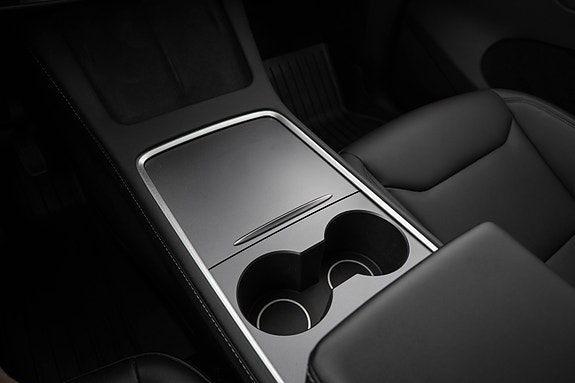 Tesla Model Y 14 of 25