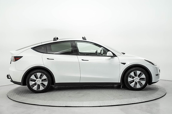 Tesla Model Y 4 of 25