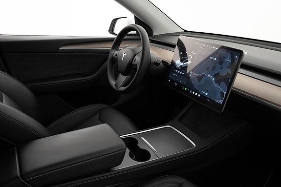 Tesla Model Y 11 of 25